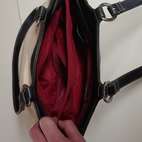 Frankie and Johnnie Dainty Vintage Shoulder Bag - Picture 14 of 16